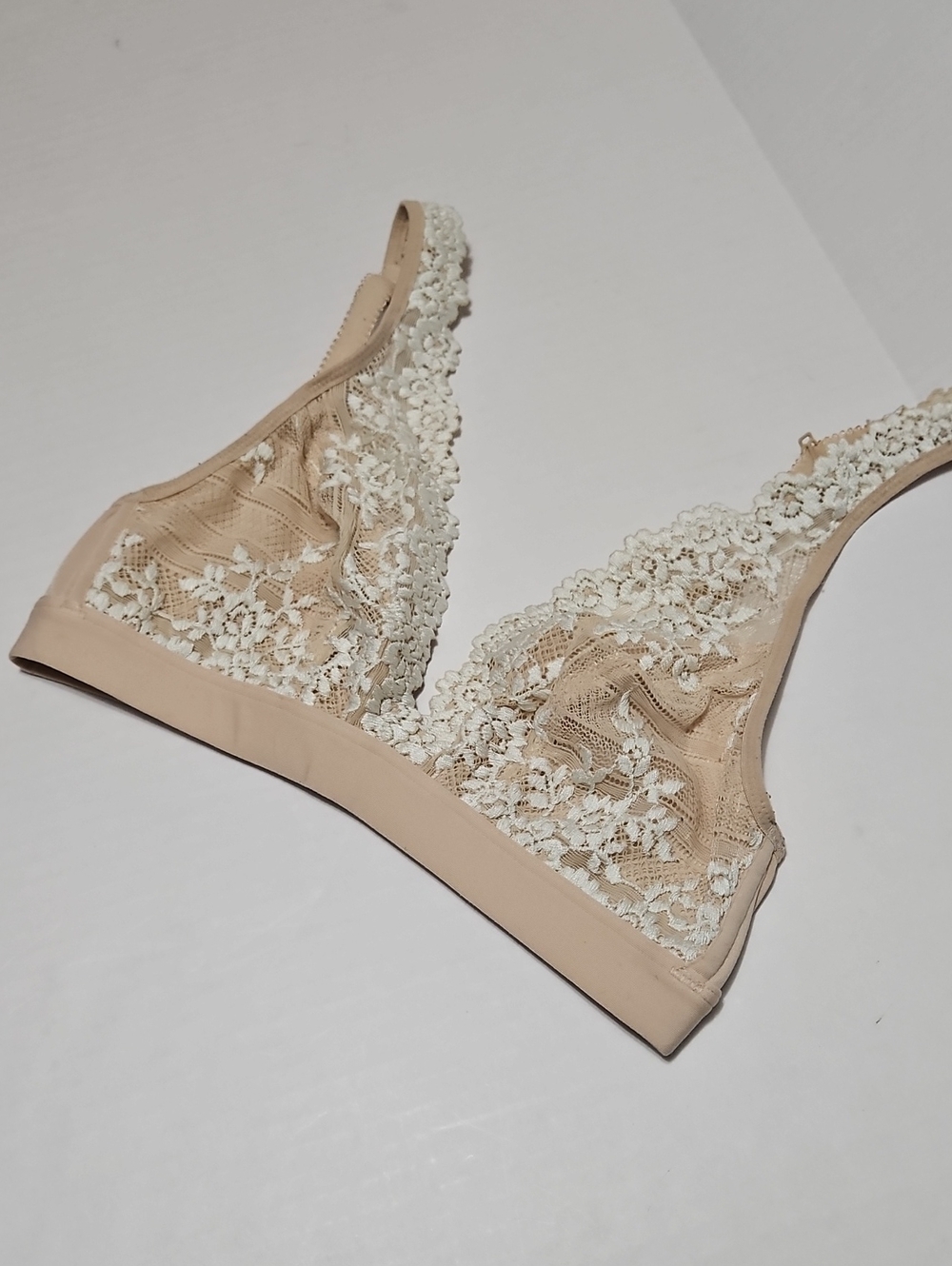 Wacoal Nude Lace Triangle Bralette with White Floral Trim Size 34